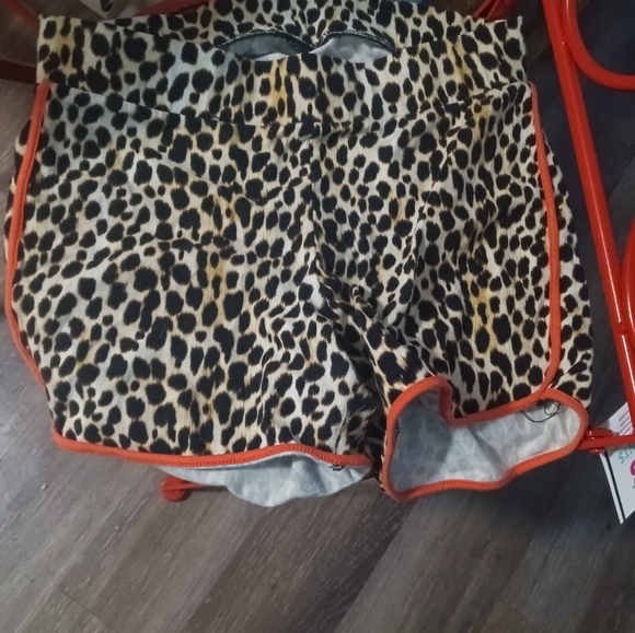 Torrid long black top and shorts - Picture 3 of 4